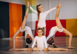 çocuk jimnastik dersi