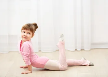 Jimnastik mi Bale mi? Çocuğunuz İçin Hangisi Daha Faydalı?